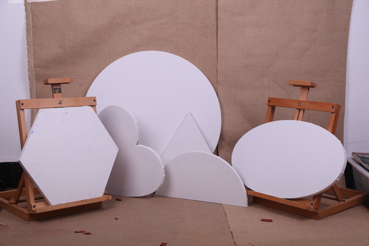 Round and shaped canvas boards